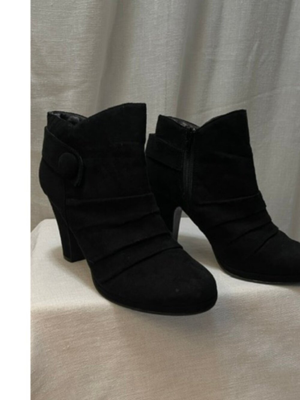 Rampage black faux suede ankle boots sz 9